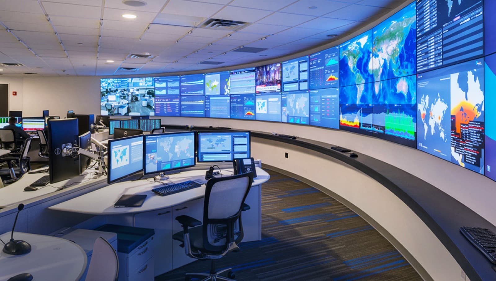 Control room with Planar LED video wall and DT4000 deployment